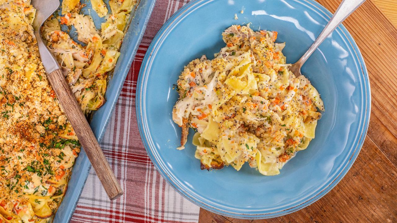 Rachael's Poppy Seed and Egg Noodle Casserole | Rachael Ray Show