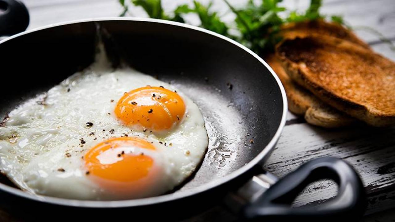What's the Difference Between Sunny-Side Up Eggs and Over Easy 