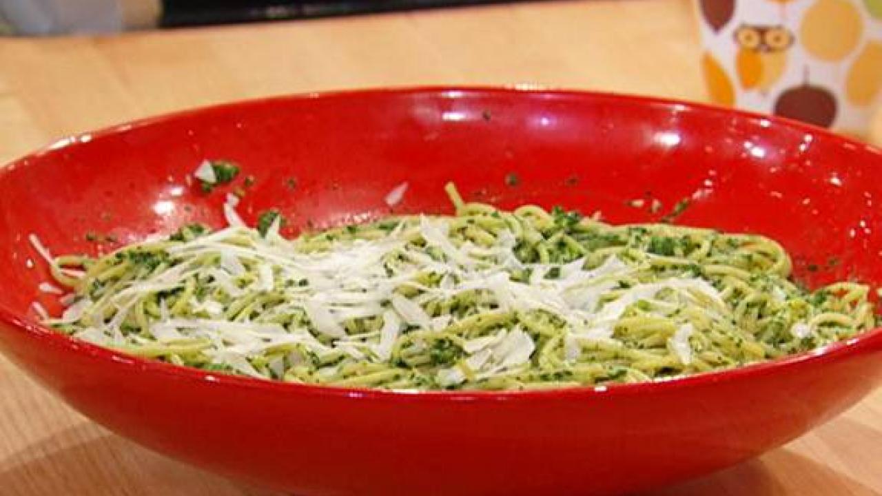 Caesar-Style Kale Pesto Pasta | Rachael Ray Show