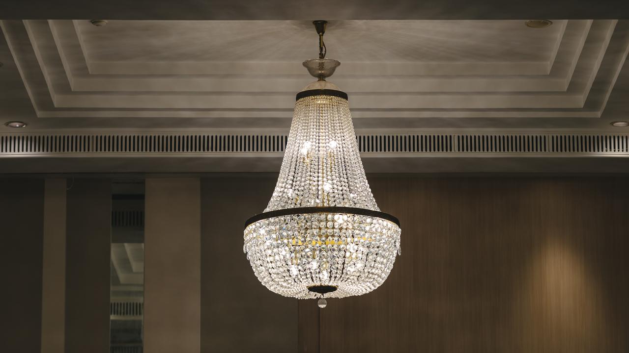 How to Determine the Right Chandelier Size for a Room