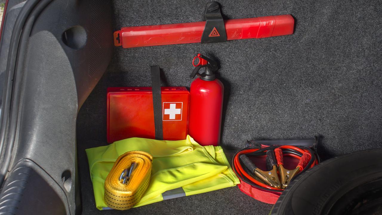 Emergency Car Kit: 8 Things You Should Always Have In Your Car