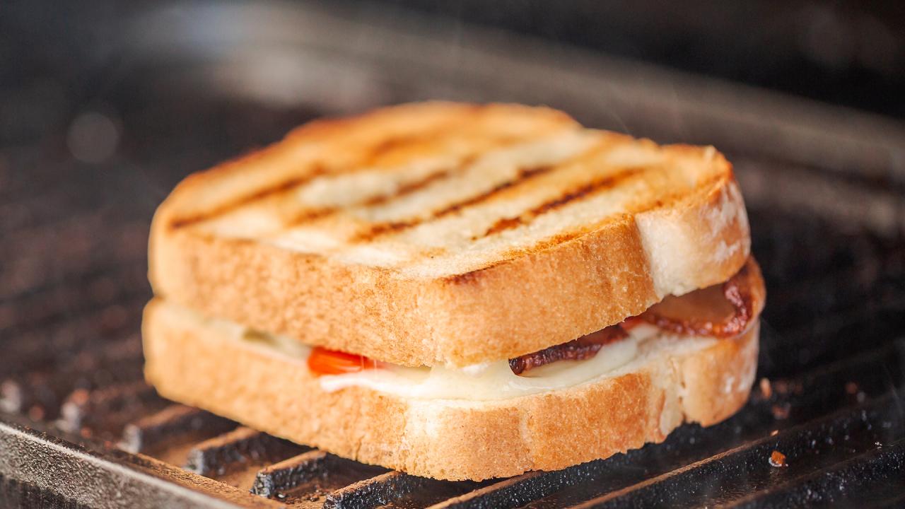 1280px x 720px - Grilled Cheese Recipe With Bacon and Tomato | Recipe - Rachael Ray Show
