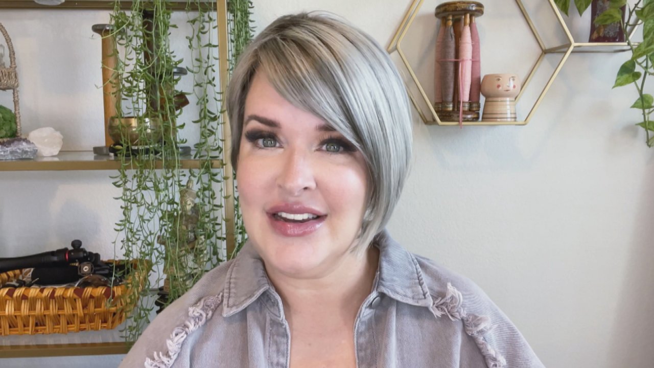 TikTok Influencer Embracing Gray Hair Shares Top Gray Hair Transitioning +  Care Tips | Rachael Ray Show