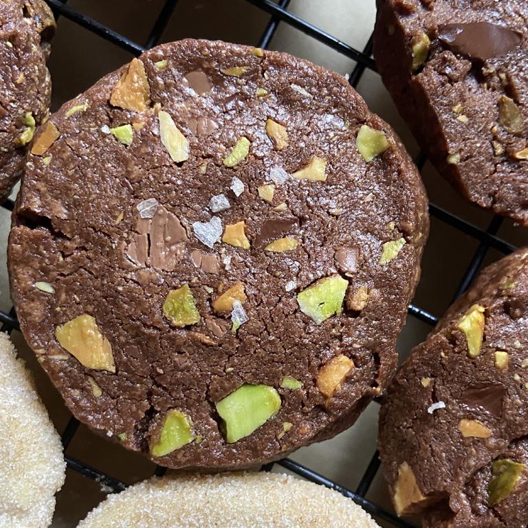 chocolate pistachio shortbread cookie
