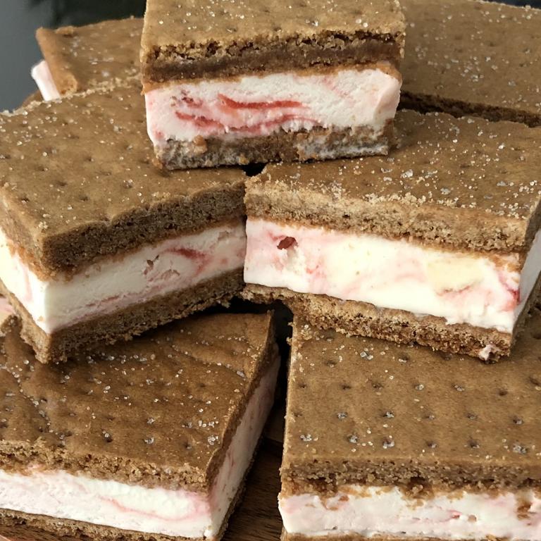 strawberry cheesecake ice cream sandwiches