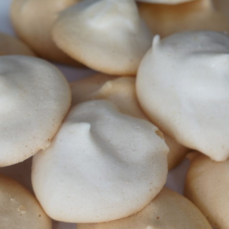 Vegan Meringue Cookies Made With Chickpea Water (aka Aquafaba) Instead of Egg Whites
