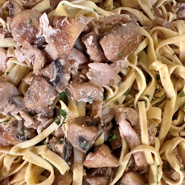 Galician Pasta with Chicken and Mushrooms | Rachael Ray 
