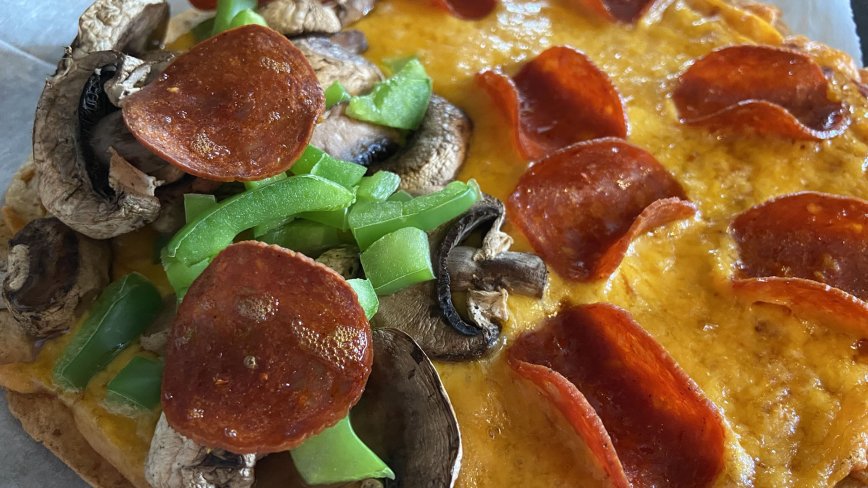 Healthy Tortilla Pizza With Turkey Pepperoni + Veggies