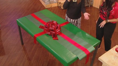 $2 DIY Wrapping Paper Table Runner