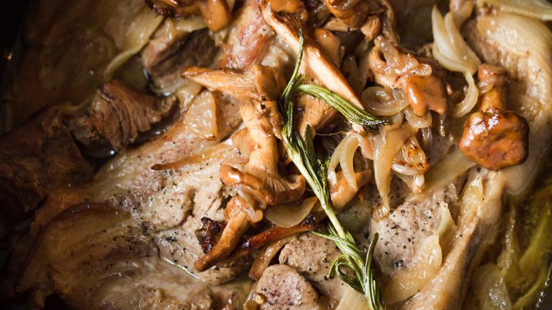 Braised Country-Style Spare Ribs with Caramelized Mushrooms
