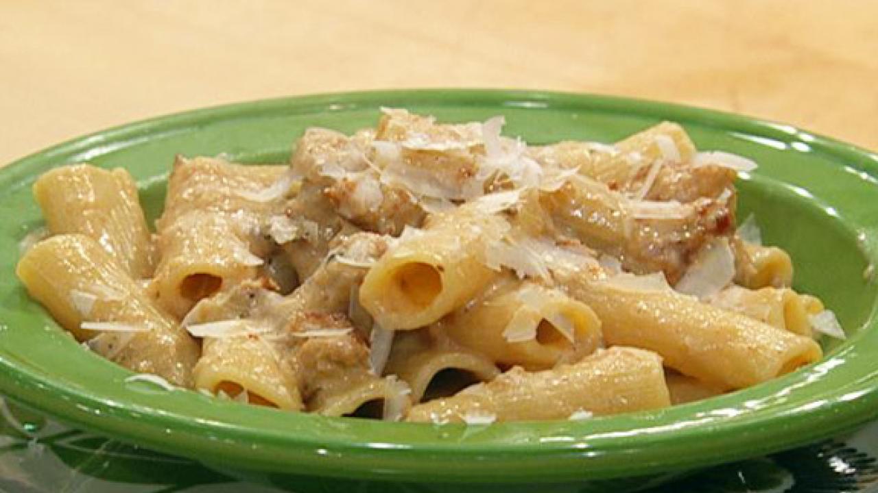 Turkey or Chicken Sausage with Rigatoni in Roasted Garlic and Caramelized Onion Sauce Recipe