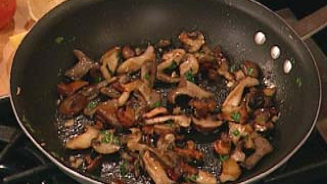 luft Regnskab respekt Jamie Oliver's Ultimate Mushroom Bruschetta | Recipe - Rachael Ray Show