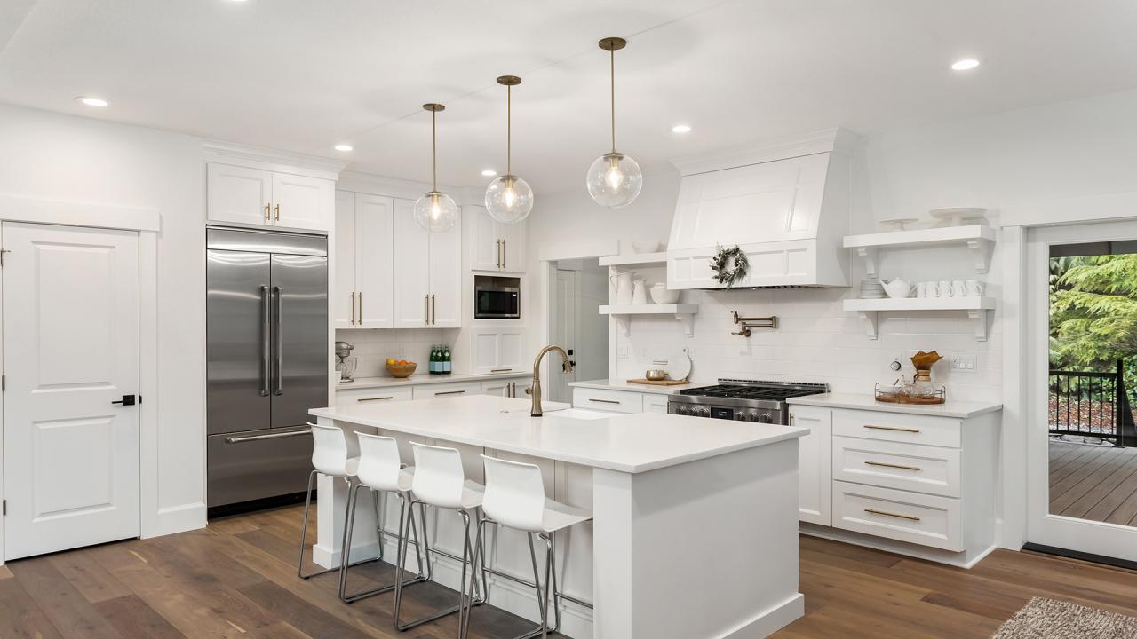 How High To Hang Kitchen Pendant Lights, Chandeliers Over Kitchen Island