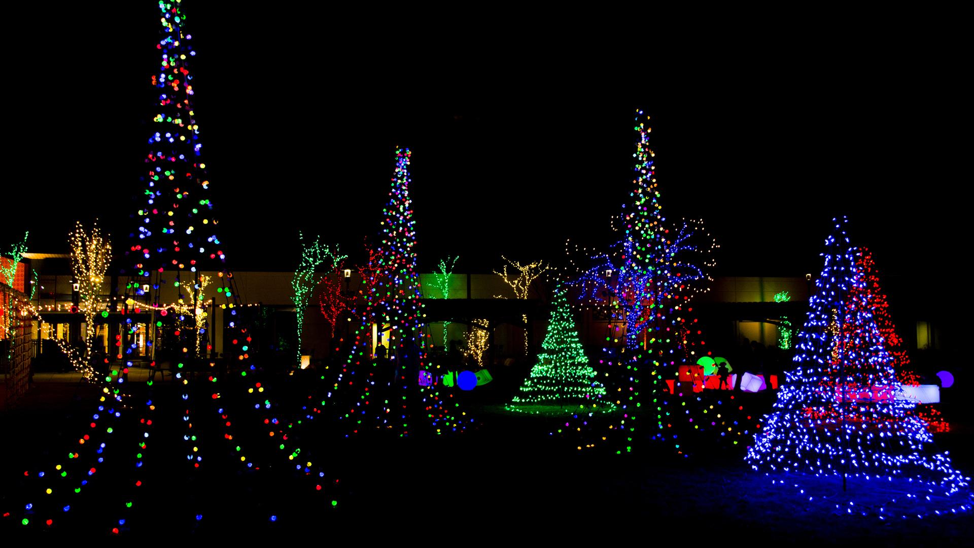 Hammacher 7 1/2' Synchronized Musical Pixel Tree Christmas Lights Lawn Ornament 